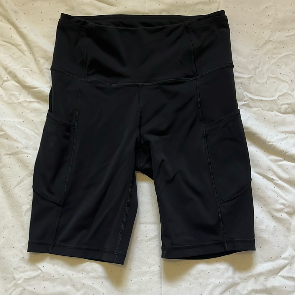Lululemon High Rise 6” shorts size 4